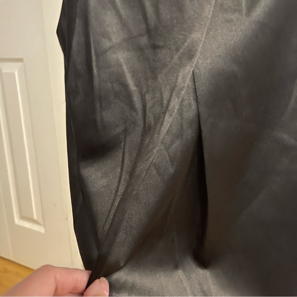 Black satin tulip skirt - Picture 5 of 7